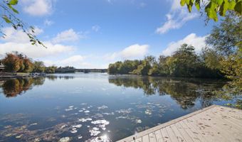 747 Peninsula Ct, Ann Arbor, MI 48105