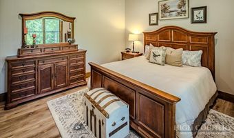 534 Farm Loop Rd, Banner Elk, NC 28604