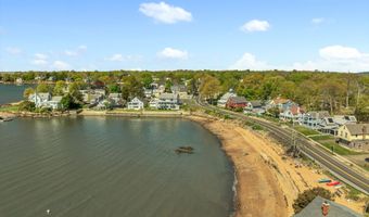 58 Grove St Ext, Branford, CT 06405