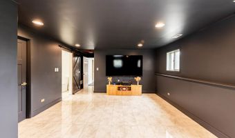 17 W667 Lorraine Ave, Addison, IL 60101