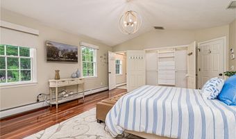 36 Beauchamp Dr, North Kingstown, RI 02874