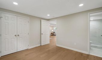 4006 JUSTINE Dr, Annandale, VA 22003