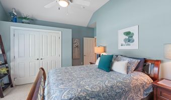 420 Cobblestone Ct, Slinger, WI 53086