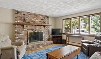 21 Clifton Rd, Bristol, RI 02809