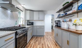 69 Delwood Rd, Warwick, RI 02889