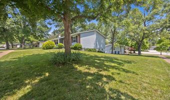 585 Golfwood Dr, Ballwin, MO 63021