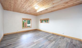 685 River Oaks Dr, Big Sandy, TN 38221