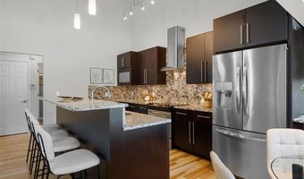 909 Parma Dr, Ballwin, MO 63021