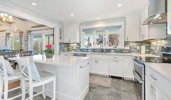 1 Delray Dr, Narragansett, RI 02882