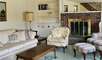 1 Brookdale Dr, Hopkinton, RI 02804