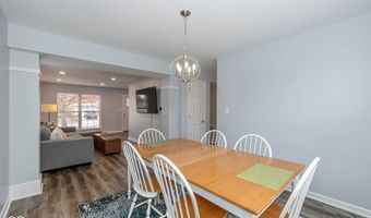 6201 Arrowhead Dr, Anderson, IN 46013