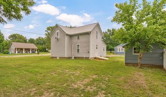 933 S Rinker Ave, Aurora, MO 65605