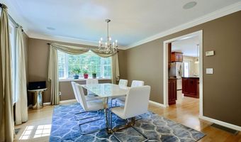 8 Pilgrim Rd, Ashland, MA 01721