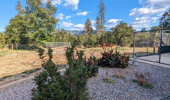 2360 Pine Grove Rd, Rogue River, OR 97537