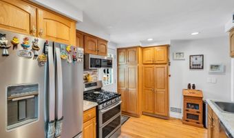 43 Everett Dr, Andover, NJ 07801