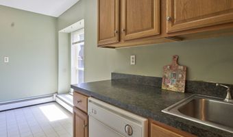 81 Ameridge Dr 81, Bridgeport, CT 06606