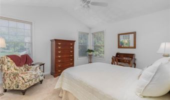 45 FOX Dr, Narragansett, RI 02882