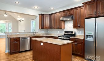 17 Bohemian Ln, Asheville, NC 28805