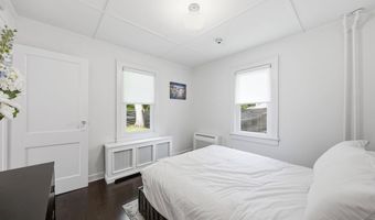 8 Rosewood Ave, Amityville, NY 11701