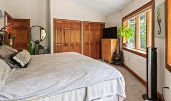 108 Pleasant Valley Rd, Amesbury, MA 01913