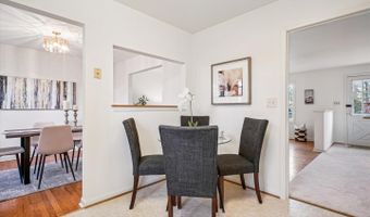 8928 CHELTONHAM Pl, Annandale, VA 22003