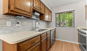 19 Parkplace N, Allen Park, MI 48101
