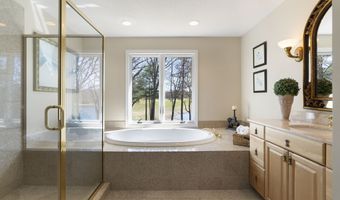 29 Woodland Dr, Avon, CT 06001