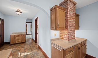 957 Cleveland Ave, Amherst, OH 44001