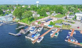 24 Bethune St, Alexandria Bay, NY 13607