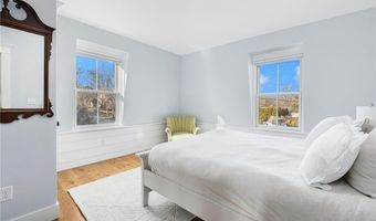 131 Eustis Ave, Newport, RI 02840