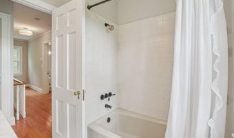 1805 ARMY NAVY Dr, Arlington, VA 22202