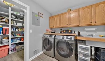 7774 E Ridge Dr, Almont, MI 48003