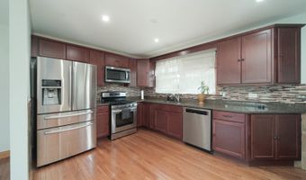 543 W Rose Ave, Addison, IL 60101