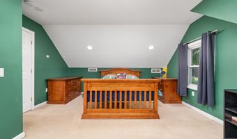 16 Raymond Pl, Cromwell, CT 06416