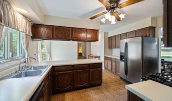 2218 N Williamsburg St, Arlington Heights, IL 60004