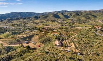 9060 Yucca Hills Rd, Agua Dulce, CA 91390