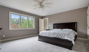 438 Club Dr, Aurora, OH 44202