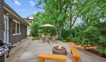 2631 N Stuart Dr, Arlington Heights, IL 60004