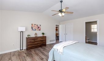 136 Hope Hill Ter, Cranston, RI 02921