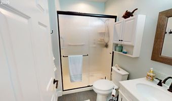 917 5 7TH St, Brookings, OR 97415