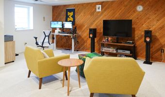 4471 Hillside Ct, Ann Arbor, MI 48105