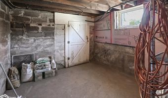 214 6Th Ave E, Albia, IA 52531