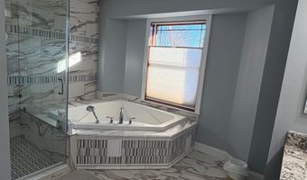 2445 S KENWOOD St, Arlington, VA 22206