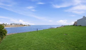 1 Victoria Dr, Amityville, NY 11701