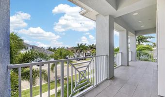 825 MANNS HARBOR Dr, Apollo Beach, FL 33572
