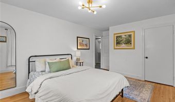 1107 Hope St, Bristol, RI 02809