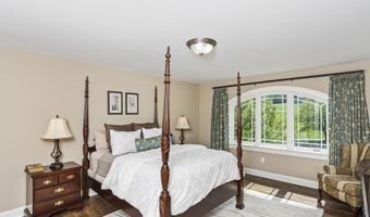 1 Stoneridge Dr, Albany, NY 12211