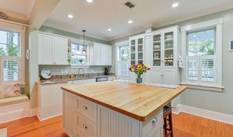 6 Carolina Ln, Beaufort, SC 29907
