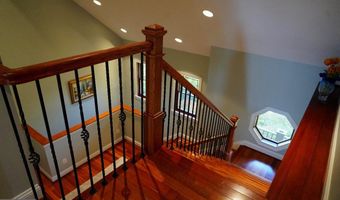 2445 S KENWOOD St, Arlington, VA 22206