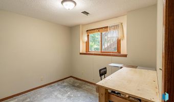 316 W Evergreen Dr, Brandon, SD 57005